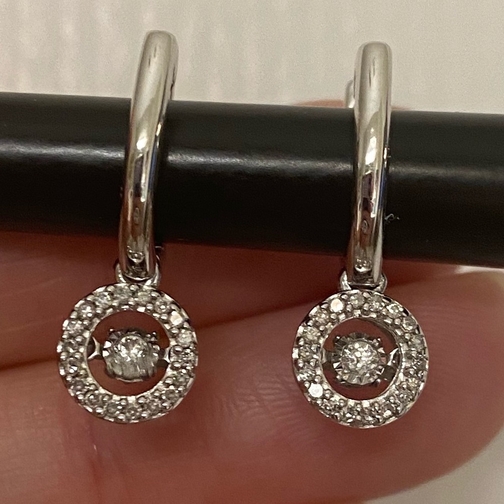 Amazing 10k gold earrings and natural diamonds